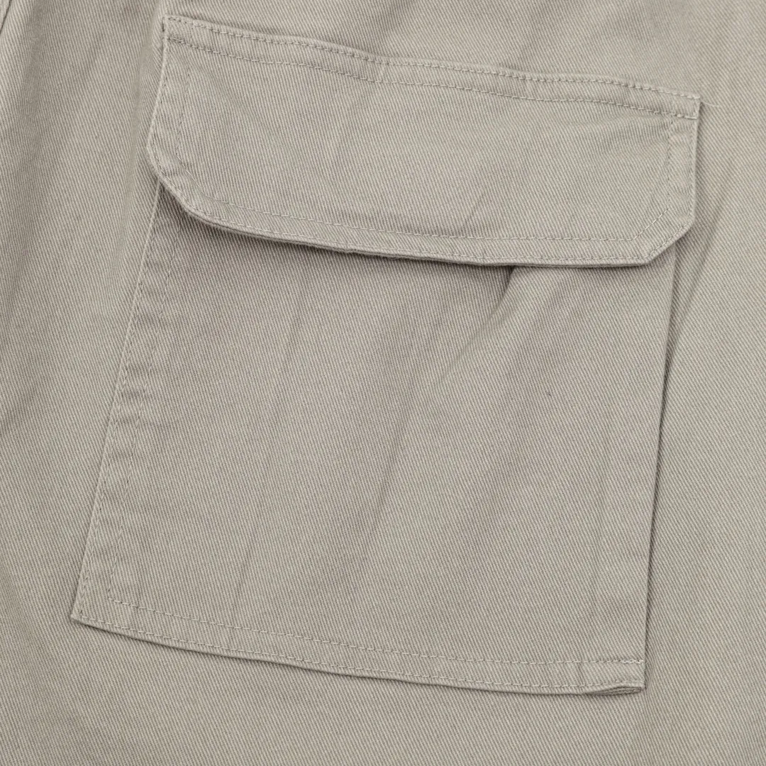🅿️390 CH/Croxin trousers with pressed leather cross patch embroidery on both sides. The fabric is made of custom woven composite fabric. It is dyed to order and then treated with wool. It is silky and super soft compared to the original version. The fabric texture has clear and obvious strands and great drape. The workmanship is exquisite and meets the foreign trade export standards. The leather cross is embroidered with Sanskrit on both sides of the front. It is fashionable and individual. It is super versatile and good-looking. It is a must-have for fashionable men and women. It is unparalleled in terms of upper body comfort. size：XS-L